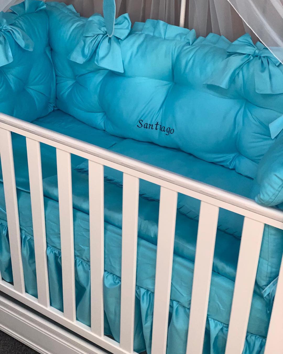 PEPPIbambini ROYAL Turqoise Santiago - 11 Piezas Juego de Ropa de Cama para Cuna, 100% Algodón con bordado + Mosquitera - Imagen 4