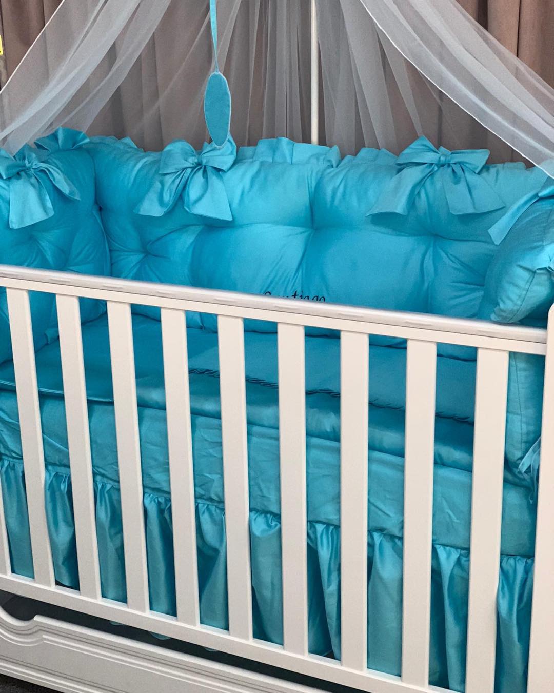 PEPPIbambini ROYAL Turqoise Santiago - 11 Piezas Juego de Ropa de Cama para Cuna, 100% Algodón con bordado + Mosquitera - Imagen 3