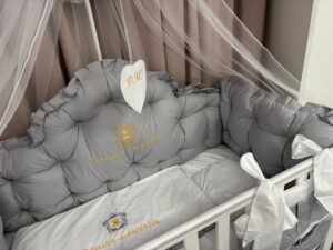 PEPPIbambini ROYAL Grey Terciopelo 11 Piezas Juego de Ropa de Cama para Cuna, 100% Algodón con bordado + Mosquitera - Imagen 4