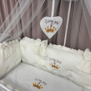 PEPPIbambini ROYAL White Terciopelo 11 Piezas Juego de Ropa de Cama para Cuna, 100% Algodón con bordado + Mosquitera - Imagen 6