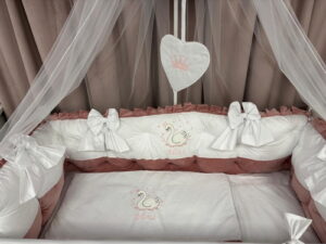 PEPPIbambini ROYAL White Pink Terciopelo 11 Piezas Juego de Ropa de Cama para Cuna, 100% Algodón con bordado + Mosquitera - Imagen 5