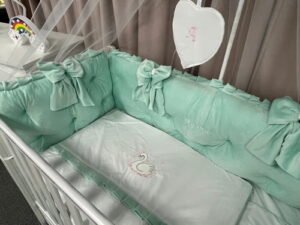 PEPPIbambini ROYAL Mint Terciopelo 11 Piezas Juego de Ropa de Cama para Cuna, 100% Algodón con bordado + Mosquitera - Imagen 3