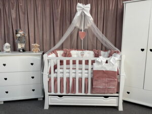 PEPPIbambini ROYAL White Pink Terciopelo 11 Piezas Juego de Ropa de Cama para Cuna, 100% Algodón con bordado + Mosquitera