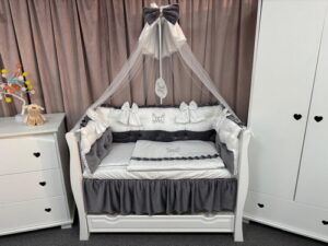 PEPPIbambini ROYAL White Grey Terciopelo 11 Piezas Juego de Ropa de Cama para Cuna, 100% Algodón con bordado + Mosquitera