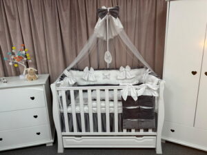 PEPPIbambini ROYAL White Grey Terciopelo 11 Piezas Juego de Ropa de Cama para Cuna, 100% Algodón con bordado + Mosquitera - Imagen 4