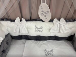 PEPPIbambini ROYAL White Grey Terciopelo 11 Piezas Juego de Ropa de Cama para Cuna, 100% Algodón con bordado + Mosquitera - Imagen 2