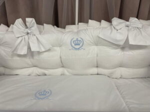 PEPPIbambini ROYAL White Terciopelo 11 Piezas Juego de Ropa de Cama para Cuna, 100% Algodón con bordado + Mosquitera - Imagen 4