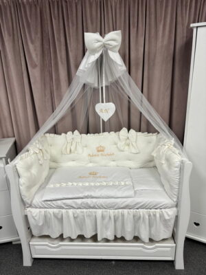 PEPPIbambini ROYAL White Terciopelo 11 Piezas Juego de Ropa de Cama para Cuna, 100% Algodón con bordado + Mosquitera - Imagen 9