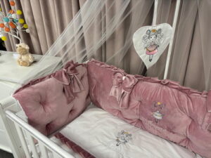 PEPPIbambini ROYAL Pink Terciopelo 11 Piezas Juego de Ropa de Cama para Cuna, 100% Algodón con bordado + Mosquitera - Imagen 10