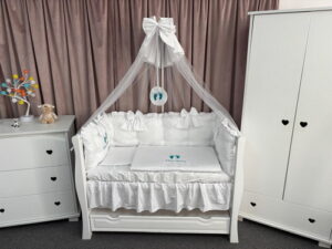 PEPPIbambini ROYAL White Terciopelo 11 Piezas Juego de Ropa de Cama para Cuna, 100% Algodón con bordado + Mosquitera