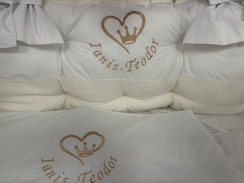 PEPPIbambini ROYAL White Terciopelo 11 Piezas Juego de Ropa de Cama para Cuna, 100% Algodón con bordado + Mosquitera - Imagen 5