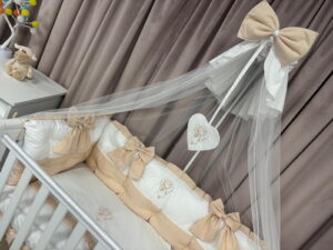 PEPPIbambini ROYAL White Beige 11 Piezas Juego de Ropa de Cama para Cuna, 100% Algodón con bordado + Mosquitera - Imagen 3