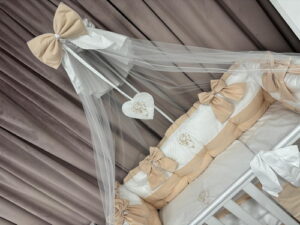 PEPPIbambini ROYAL White Beige 11 Piezas Juego de Ropa de Cama para Cuna, 100% Algodón con bordado + Mosquitera - Imagen 2