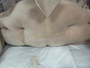 PEPPIbambini ROYAL Beige Terciopelo 11 Piezas Juego de Ropa de Cama para Cuna, 100% Algodón con bordado + Mosquitera - Imagen 5